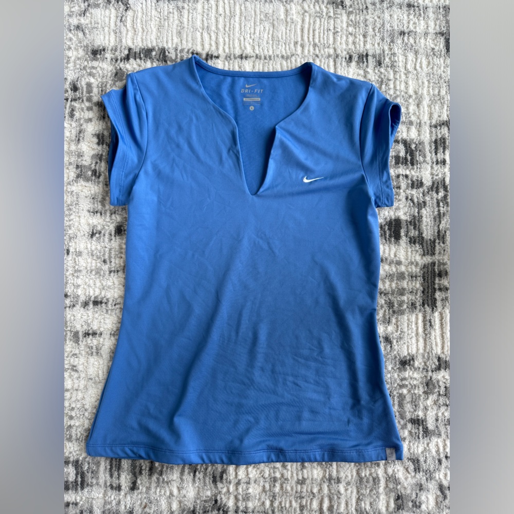Nike Women's Tennis Shirt. Size Large.